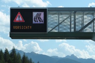 caution-jam-1652339_640